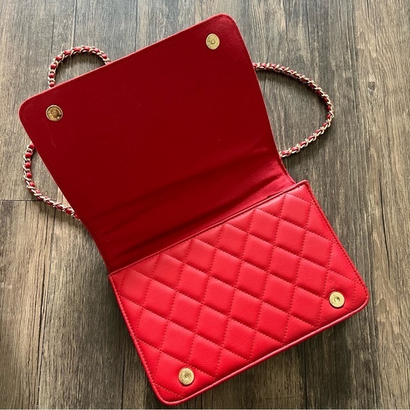 Forever 21 Red Quilted Square Crossbody Long Chain Strap Handbag Purse - Picture 3 of 12
